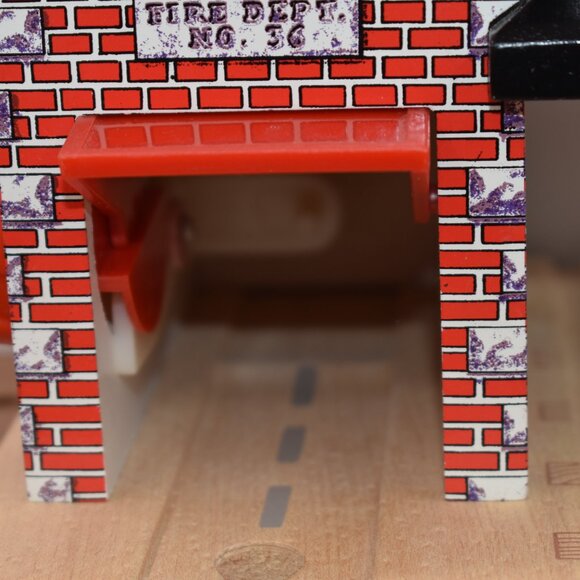 Thomas & Friends Train Wooden SODOR FIRE DEPT NO. 36 with a working Bell - Picture 10 of 11